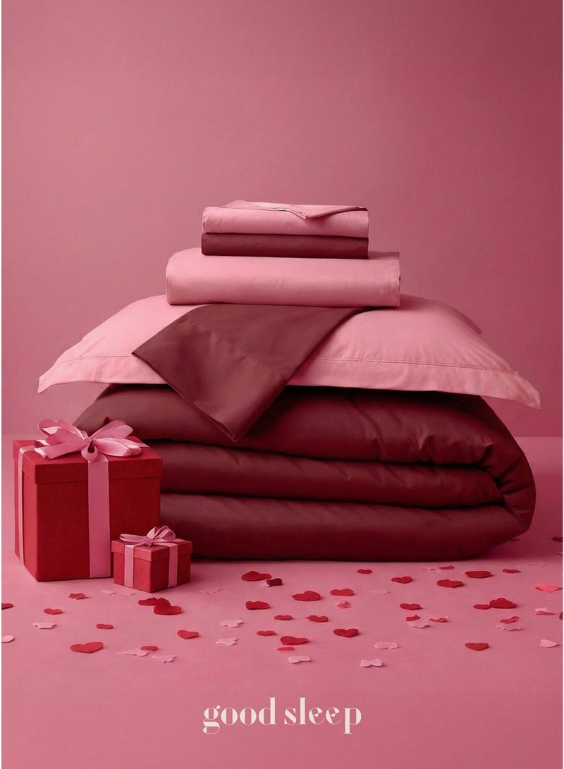 نوم جيد **طقم لحاف فاخر ثنائي اللون (6 قطع) – عنابي مخملي & وردي خدّي | مقاس كينج 220×240 سم | مايكروفايبر فائق النعومة، مقاوم للتجعد | إغلاق بسحّاب مخفي | صنع في دبي | 1 غطاء لحاف + 1 ملاءة مطاطية + 4 أغطية وسائد** - Image 2